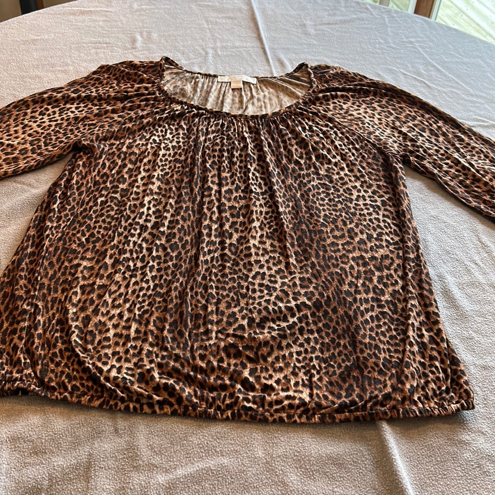 Michael Kors animal print blouse size L. Elastic at the sleeves and bottom